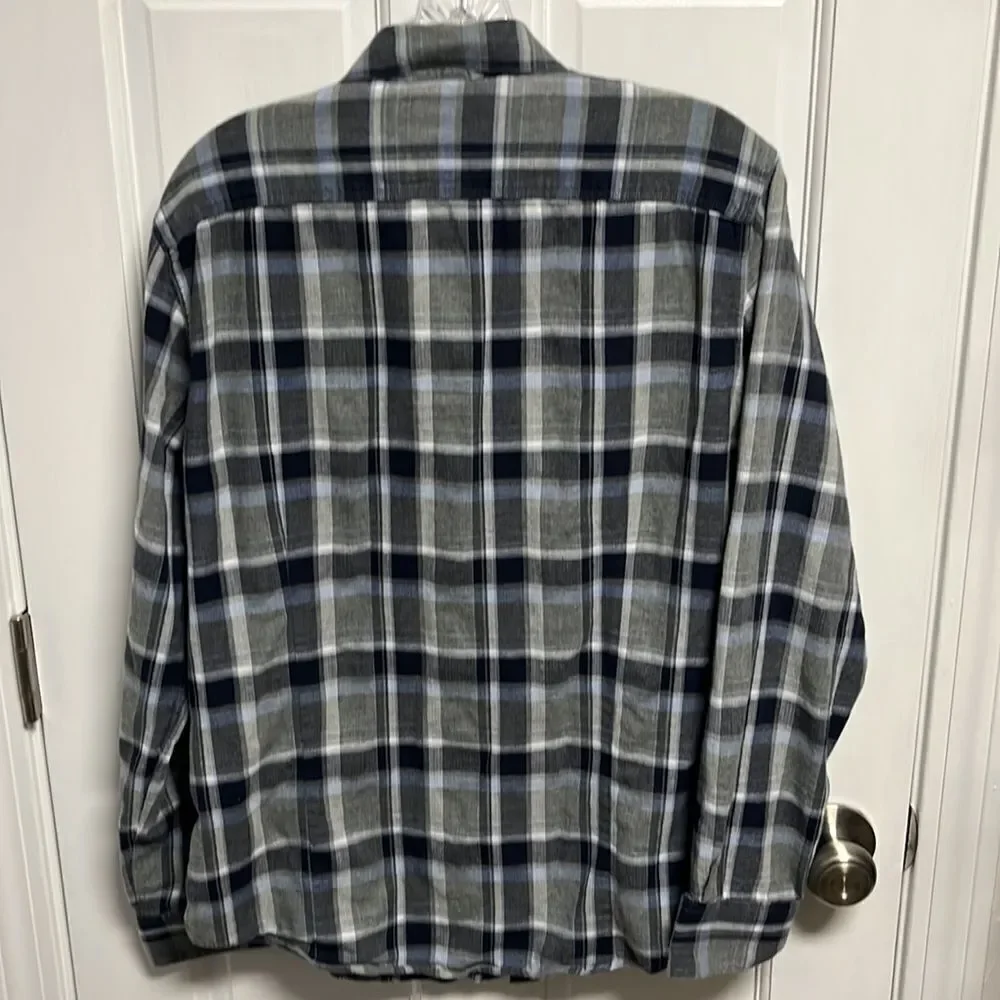 𝅺BANANA republic slim fit button down shirt size medium.
